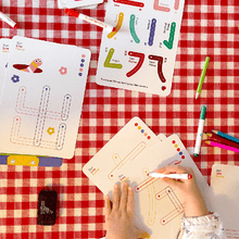 Load image into Gallery viewer, Chinese character learning board book and wripeable cards with stroke order for kids